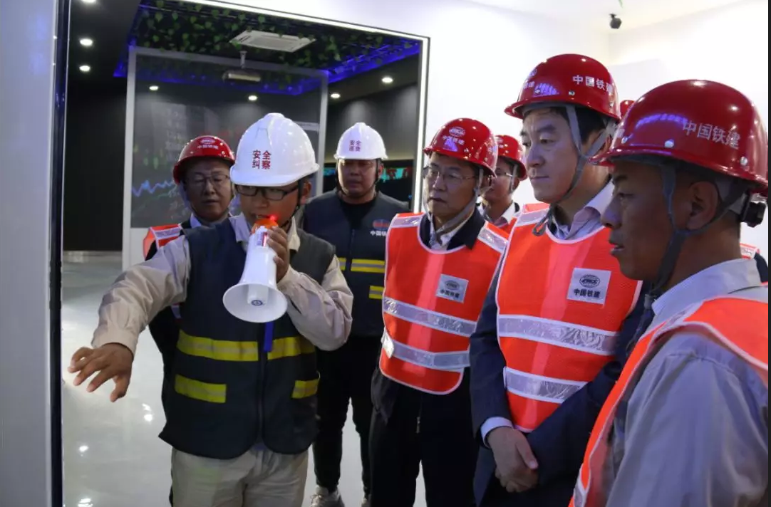 中国铁建安全总监官山月到我司承建的产业工人培训基地检查