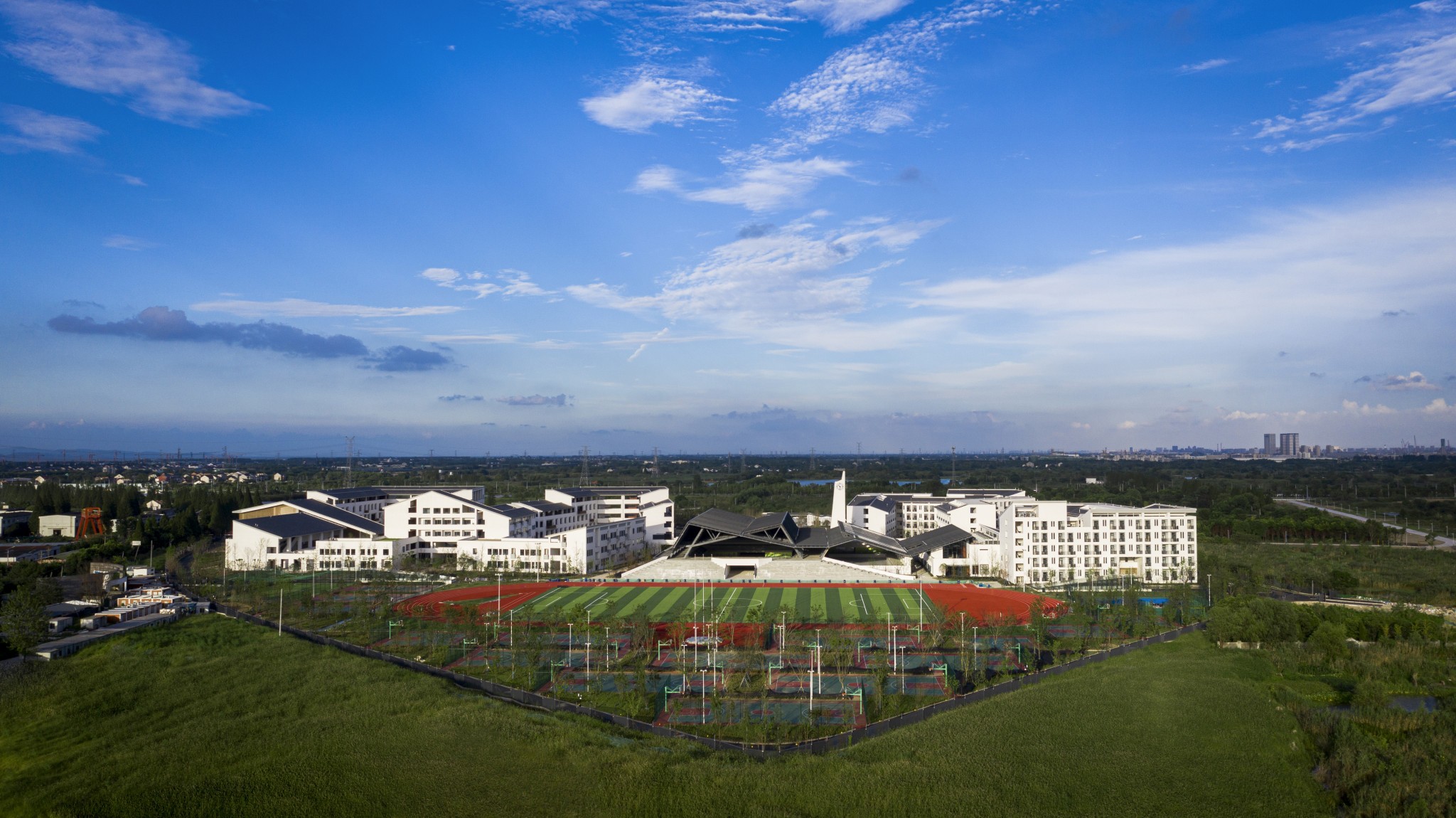 滨湖高中项目属于湖州市政府重点民生工程,质量安全目标为"省标化"和"