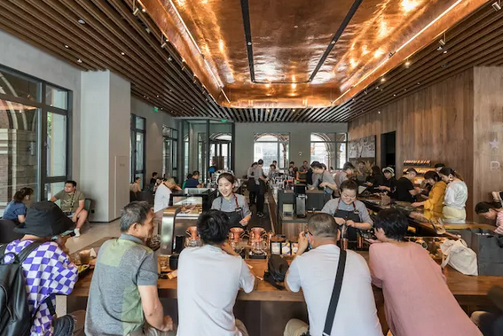 北京坊星巴克臻选旗舰店开业,可以约在星巴克喝酒了