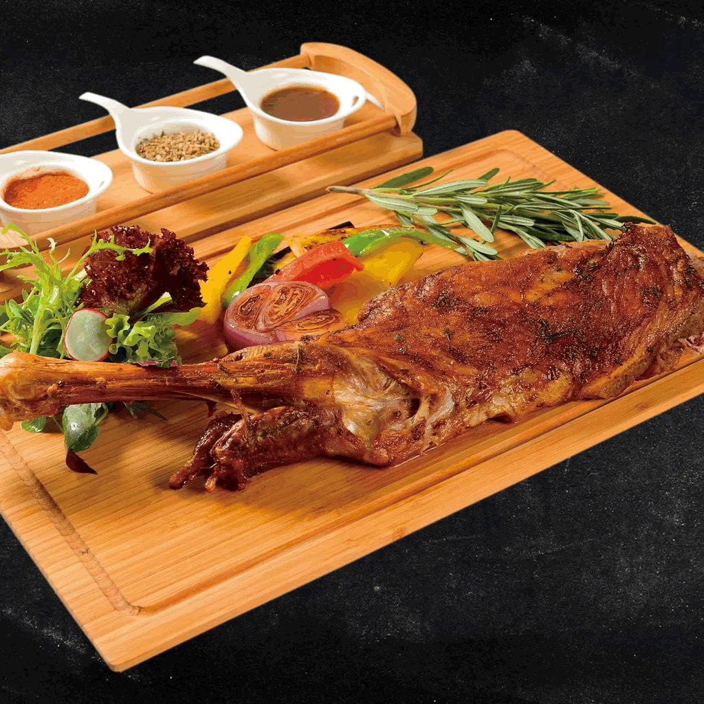 红酒烤羊腿配时令蔬菜及烤蒜汁