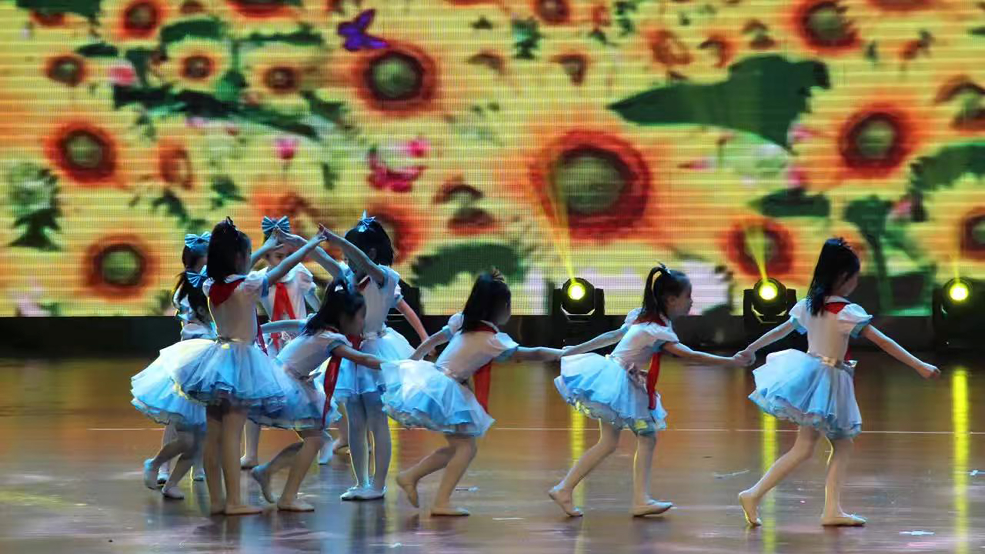 花儿朵朵舞蹈比赛,是舞蹈家协会教学成果展演赛,作为北京一个有名的