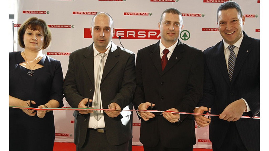 HU-Ribbon-cutting-ceremony-for-the-refreshed-Pesterzsébet-INTERSPAR750x500