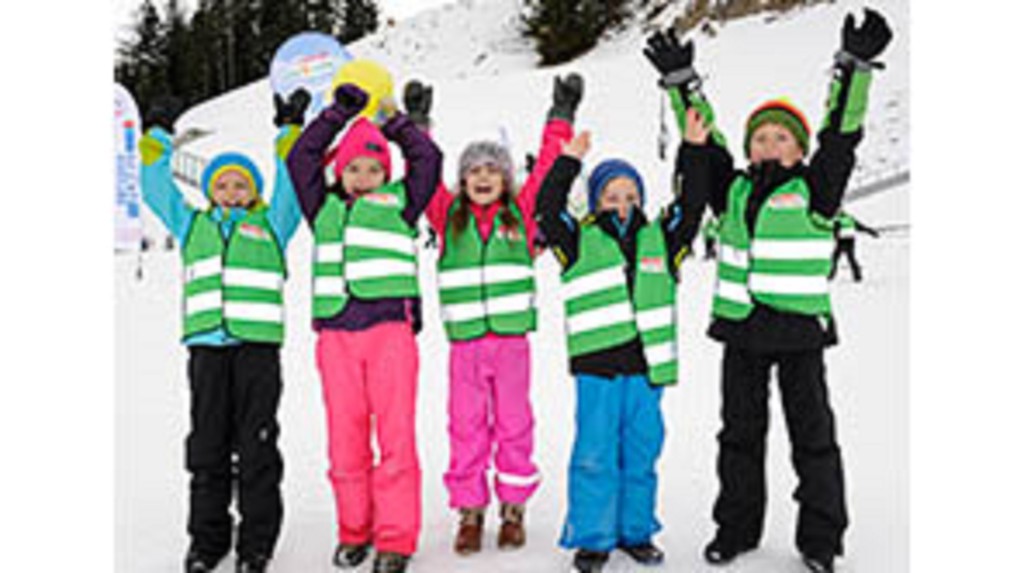 AUSTRIA-Children-in-the-snow