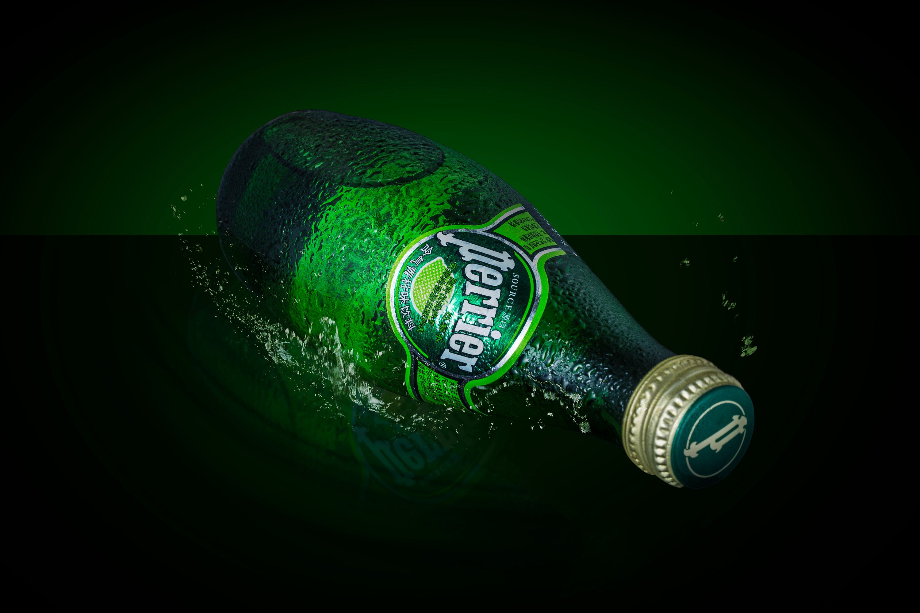 巴黎水的广告设计都有哪些巧妙之处呢?