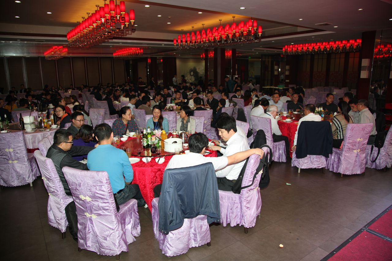 温馨庄重的年会晚宴