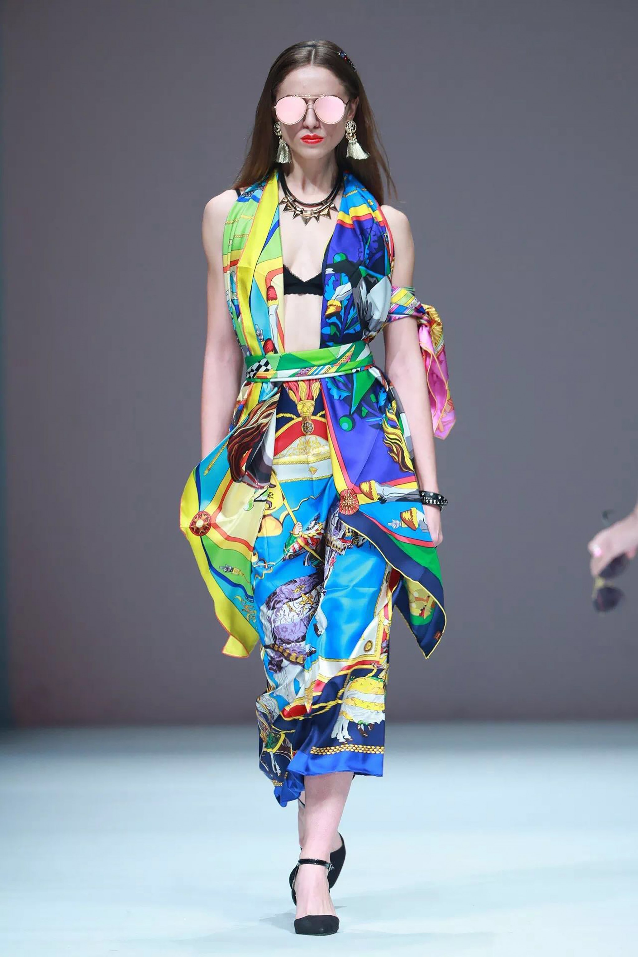 奥罗拉携手国际大牌亮相中国国际时装周