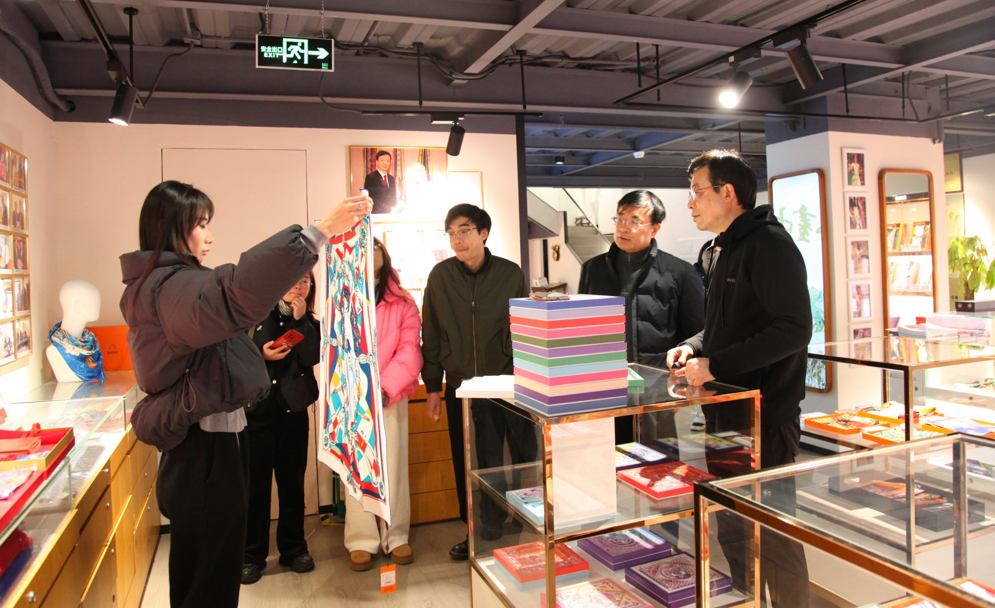 东方丝绸文化与品牌研究中心理事长,金富春集团董事长周文峰莅临