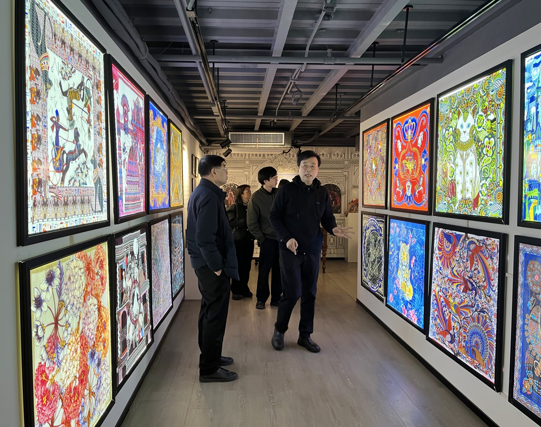 东方丝绸文化与品牌研究中心理事长,金富春集团董事长周文峰莅临